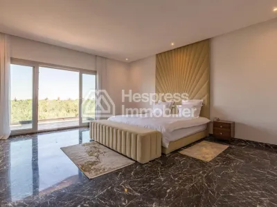Superb villa for rent with swimming pool and large garden