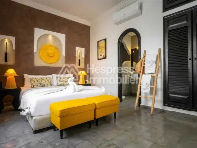 رياض مع سند ملكية وتصريح دار ضيافة – قصبة