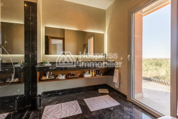 Superb villa for rent with swimming pool and large garden