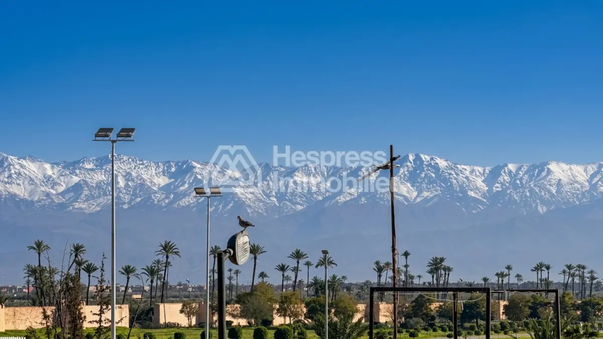 Apartment to renovate with terrace and Atlas views