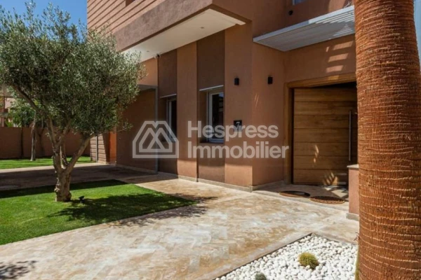 Superb villa for rent with swimming pool and large garden