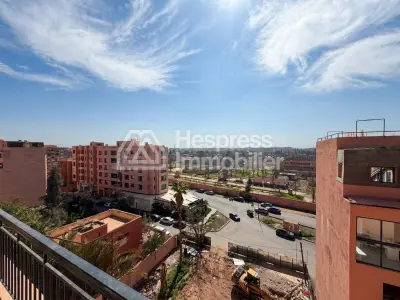 Appartement 3 chambres avec roof top privatif titré
