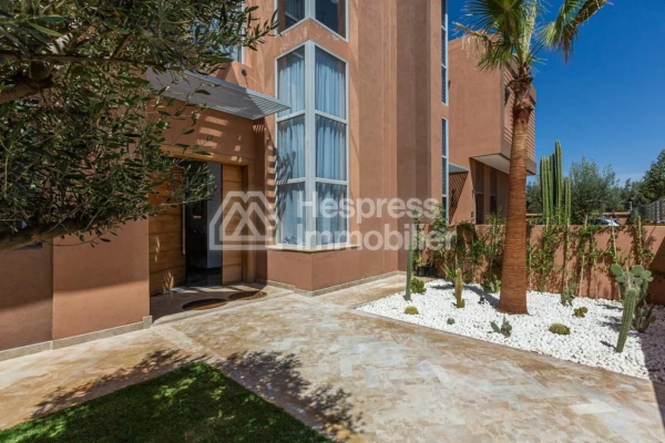 Superb villa for rent with swimming pool and large garden