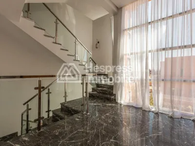 Superb villa for rent with swimming pool and large garden