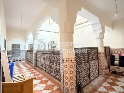 Riad of 214 m² to renovate in Bab El Khemis with rooftop view of the medina