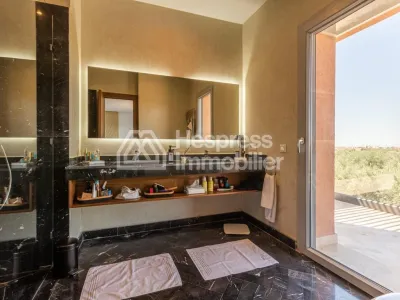 Superb villa for rent with swimming pool and large garden