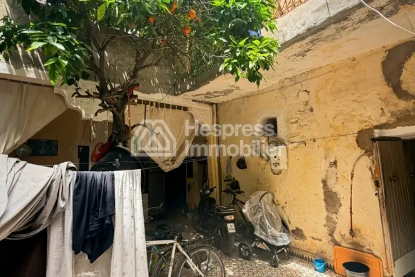 Riad to renovate, 140 m², 6/7 bedrooms, Place Sidi Ayoub