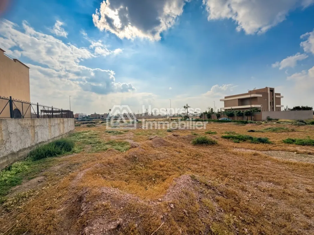 Terrain 2300 m² titré à Targa – Constructible villa