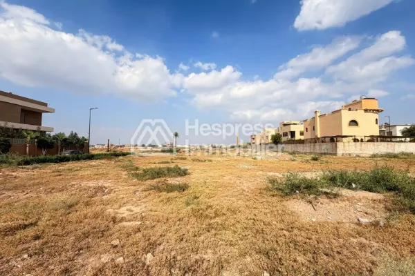 Terrain 2300 m² titré à Targa – Constructible villa