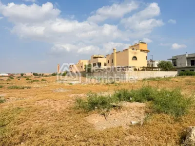 Terrain 2300 m² titré à Targa – Constructible villa