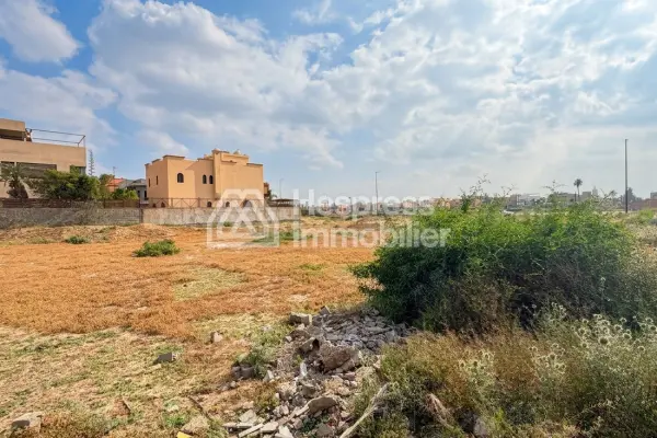 Terrain 2300 m² titré à Targa – Constructible villa