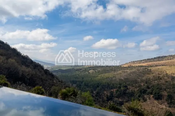 Exceptional estate of 5.8 hectares – Villa of 1500 m² – 360° view