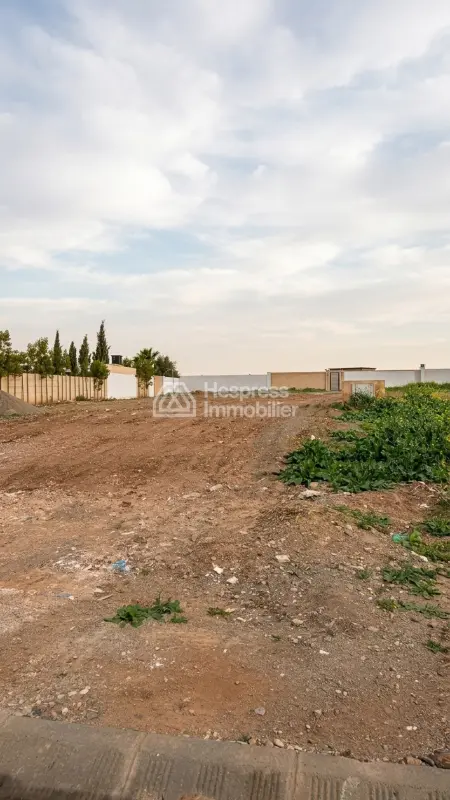 Terrain 600 m2 3 façades Golf d'Argan
