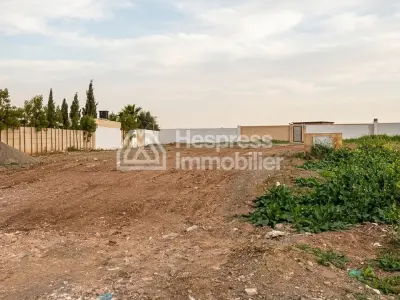Terrain 600 m2 3 façades Golf d'Argan