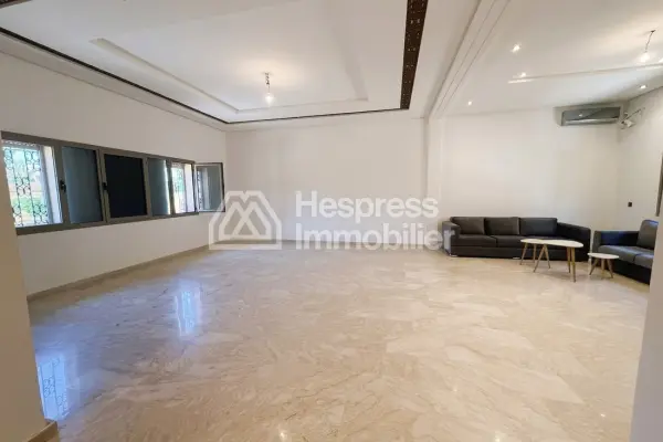 فيلا مميزة. مناسبة للسكن أو الاستثمار.