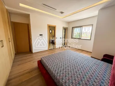 فيلا مميزة. مناسبة للسكن أو الاستثمار.