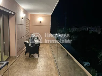 Location meublée moderne avec terrasse et piscine