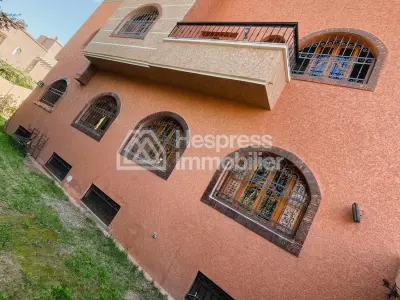 Villa for sale with 500 m² of living space – 3 facades