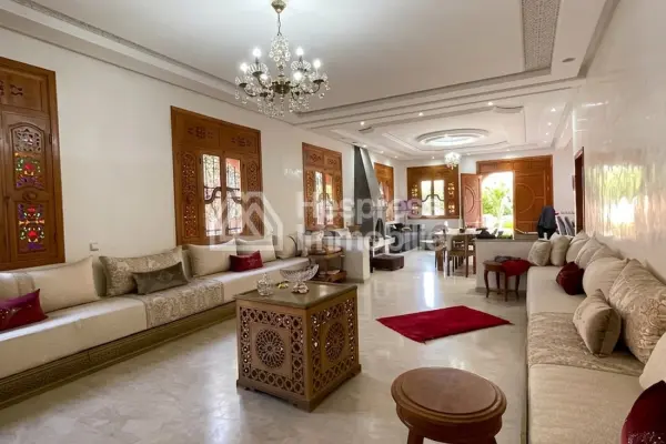 Villa for sale with 500 m² of living space – 3 facades