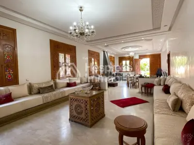 Villa for sale with 500 m² of living space – 3 facades