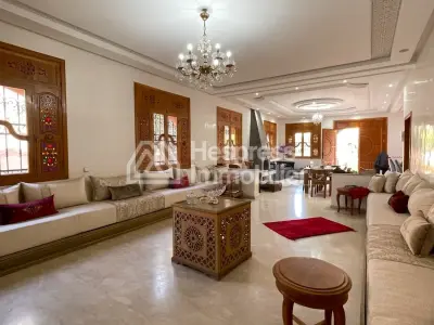 Villa for sale with 500 m² of living space – 3 facades