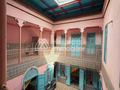 Riad with title deed, 151 m², 8 bedrooms, terrace with Medina view