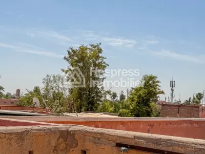 Riad with title deed, 151 m², 8 bedrooms, terrace with Medina view