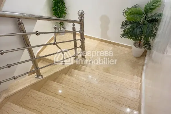Superbe maison à vendre à Route Casablanca Ali balfalah. Surface de 100 m². Climatisation