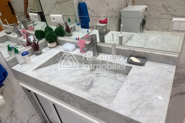 Superbe maison à vendre à Route Casablanca Ali balfalah. Surface de 100 m². Climatisation