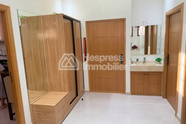 Superbe maison à vendre à Route Casablanca Ali balfalah. Surface de 100 m². Climatisation