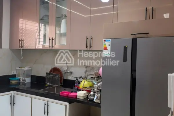 Superbe maison à vendre à Route Casablanca Ali balfalah. Surface de 100 m². Climatisation