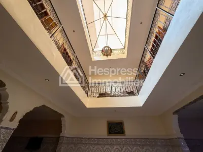 Vente d'un superbe riad à Riad Zitoun. 4 belles chambres