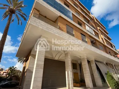 محل تجاري للبيع على طريق صفية، رويدا. مساحته 120 متر مربع.