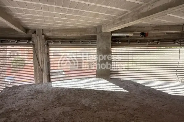 Vend local commercial à Route de Safia. Rouidat Surface de 120 m²