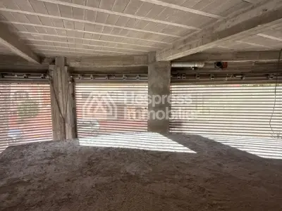 محل تجاري للبيع على طريق صفية، رويدا. مساحته 120 متر مربع.