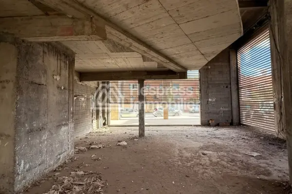 Vend local commercial à Route de Safia. Rouidat Surface de 120 m²