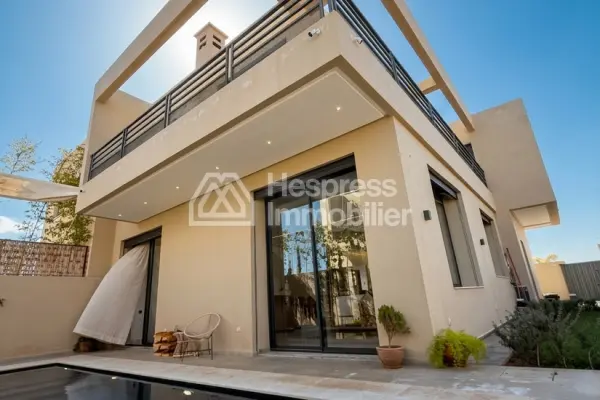 Villa contemporaine à vendre. Située au sein d’un lotissement sécurisé sur la Route d’Ourika, avec une magnifique vue sur les montagnes