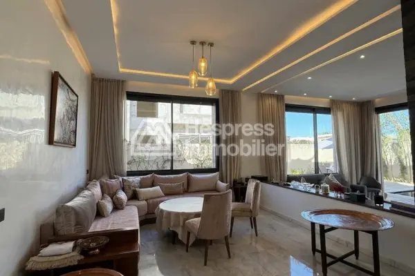 Villa contemporaine à vendre. Située au sein d’un lotissement sécurisé sur la Route d’Ourika, avec une magnifique vue sur les montagnes