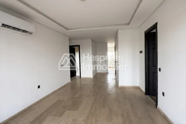 Vend appartement à Route Casablanca. 3 chambres agréables