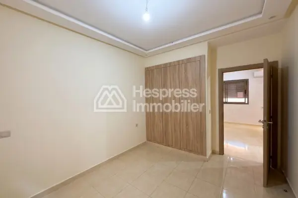 Studio en vente à Route Casablanca. Surface totale 46 m². Conciergerie à disposition, système de climatisation
