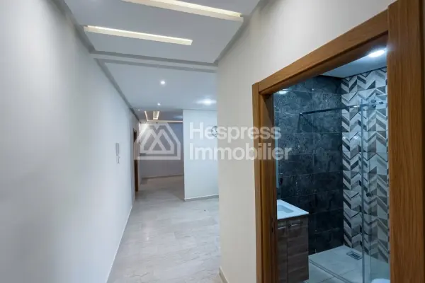 Studio en vente à Route Casablanca. Surface totale 46 m². Conciergerie à disposition, système de climatisation