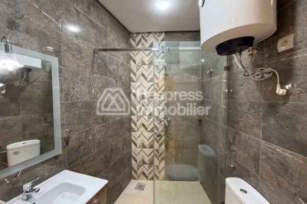 Studio en vente à Route Casablanca. Surface totale 46 m². Conciergerie à disposition, système de climatisation