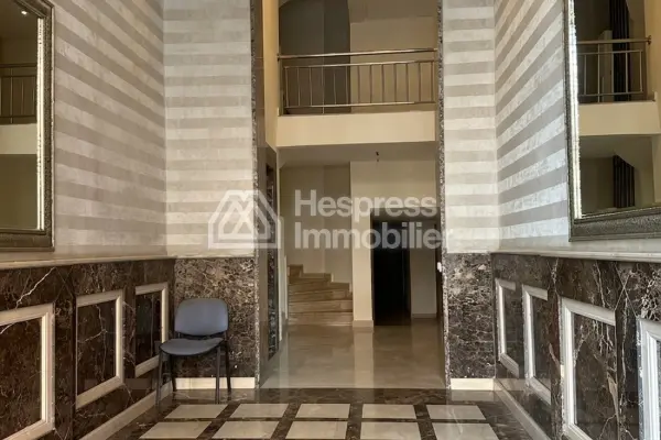 Appartement à vendre à Guéliz. Surface totale 111 m². Meublé
