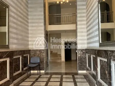 Appartement à vendre à Guéliz. Surface totale 111 m². Meublé