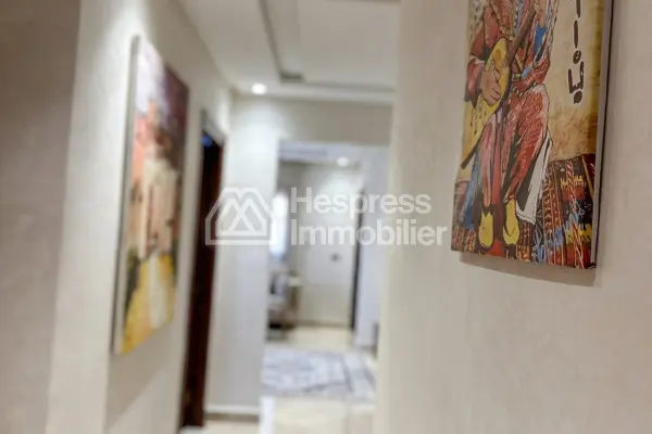 Appartement à vendre à Guéliz. Surface totale 111 m². Meublé
