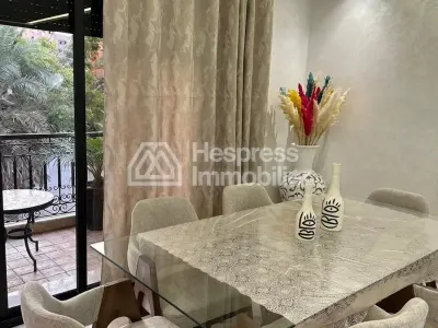 Appartement à vendre à Guéliz. Surface totale 111 m². Meublé