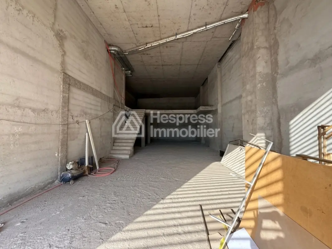 Attractive commercial premises for sale at Gueliz . Area: 206 m²