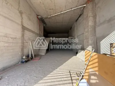 Attractive commercial premises for sale at Gueliz . Area: 206 m²