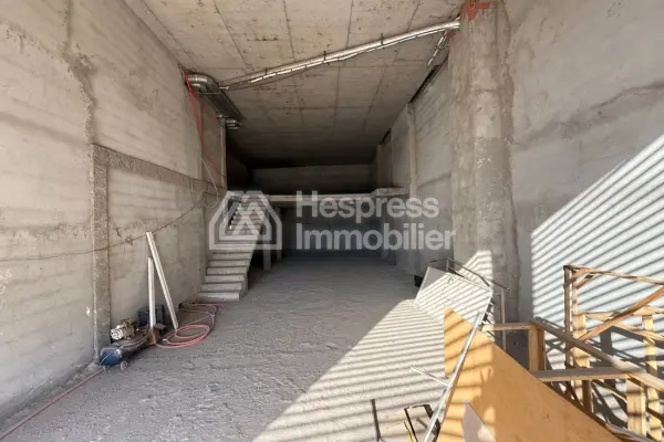 Beau local à vendre à Guéliz. Superficie 206 m²
