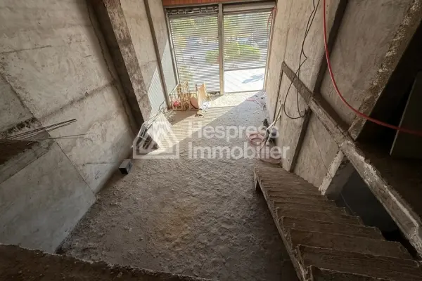 Beau local à vendre à Guéliz. Superficie 206 m²